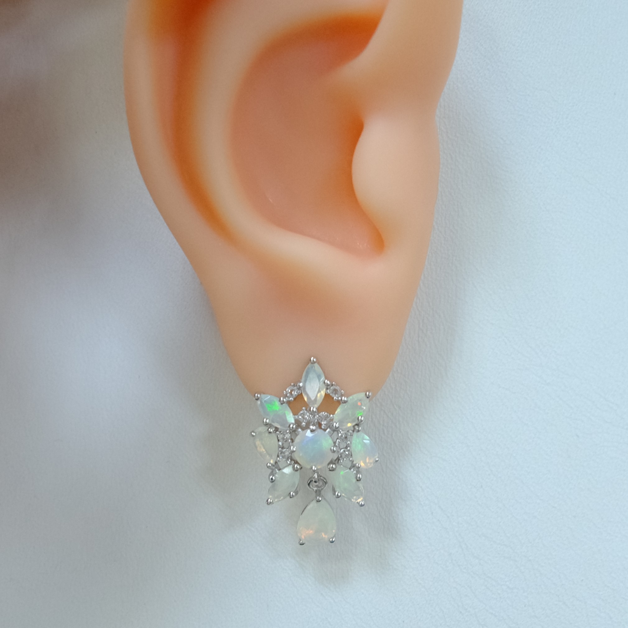 Серебряные серьги с опалами